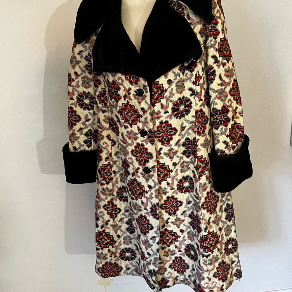 VINTAGE 1960s BORGANIMAL Patterned Women's Coat with Black Accents